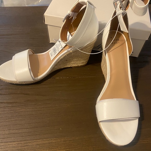 Lola white sandles - Picture 3 of 3